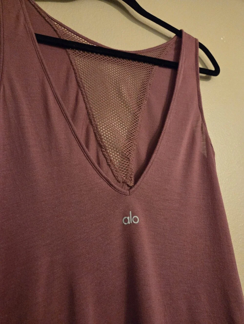 ALO Yoga Warm Up Mauve Modal Mesh Deep V-Neck Performance Tank‎ Women's Size S